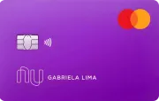 Cartão de crédito Nubank roxo, com chip e bandeira Mastercard